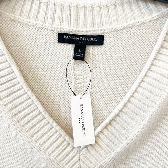 Banana Republic essential Vneck Sweater w Long sleeves &ribbed neck, arms& cuff - Picture 7 of 12